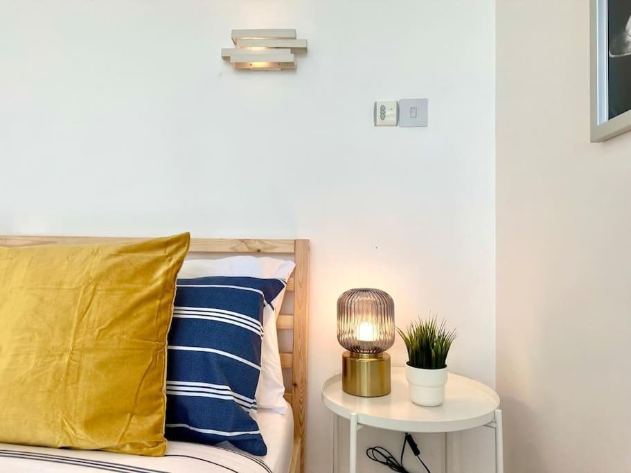 Stunning Panoramic Sea View Beach Location - Sleeps Up To 4 People - Free Parking - The Best Beach! - Great Location - Fast Wifi - Smart Tv - Newly Decorated - Sleeps Up To 4! Close To Bournemouth & Poole Town Centre & Sandbanks Exteriér fotografie