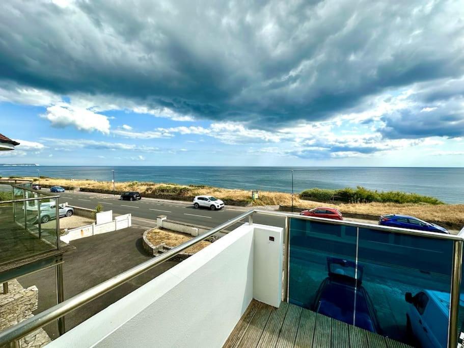 Stunning Panoramic Sea View Beach Location - Sleeps Up To 4 People - Free Parking - The Best Beach! - Great Location - Fast Wifi - Smart Tv - Newly Decorated - Sleeps Up To 4! Close To Bournemouth & Poole Town Centre & Sandbanks Exteriér fotografie
