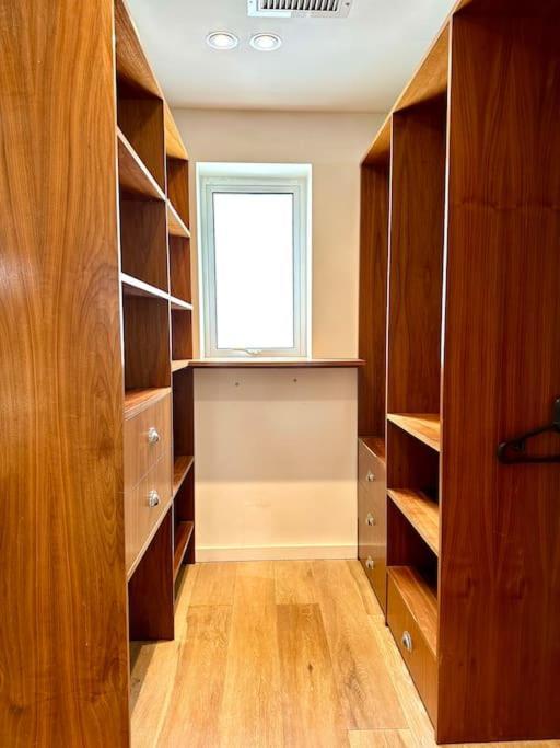 Stunning Panoramic Sea View Beach Location - Sleeps Up To 4 People - Free Parking - The Best Beach! - Great Location - Fast Wifi - Smart Tv - Newly Decorated - Sleeps Up To 4! Close To Bournemouth & Poole Town Centre & Sandbanks Exteriér fotografie