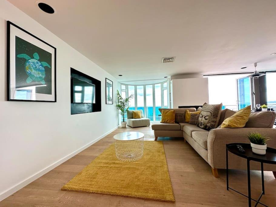 Stunning Panoramic Sea View Beach Location - Sleeps Up To 4 People - Free Parking - The Best Beach! - Great Location - Fast Wifi - Smart Tv - Newly Decorated - Sleeps Up To 4! Close To Bournemouth & Poole Town Centre & Sandbanks Exteriér fotografie