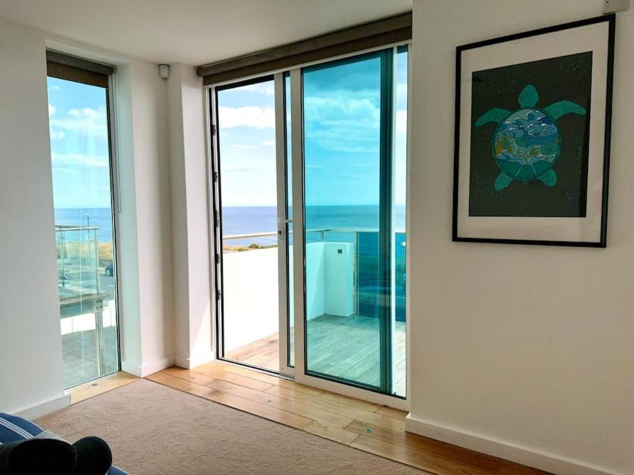 Stunning Panoramic Sea View Beach Location - Sleeps Up To 4 People - Free Parking - The Best Beach! - Great Location - Fast Wifi - Smart Tv - Newly Decorated - Sleeps Up To 4! Close To Bournemouth & Poole Town Centre & Sandbanks Exteriér fotografie