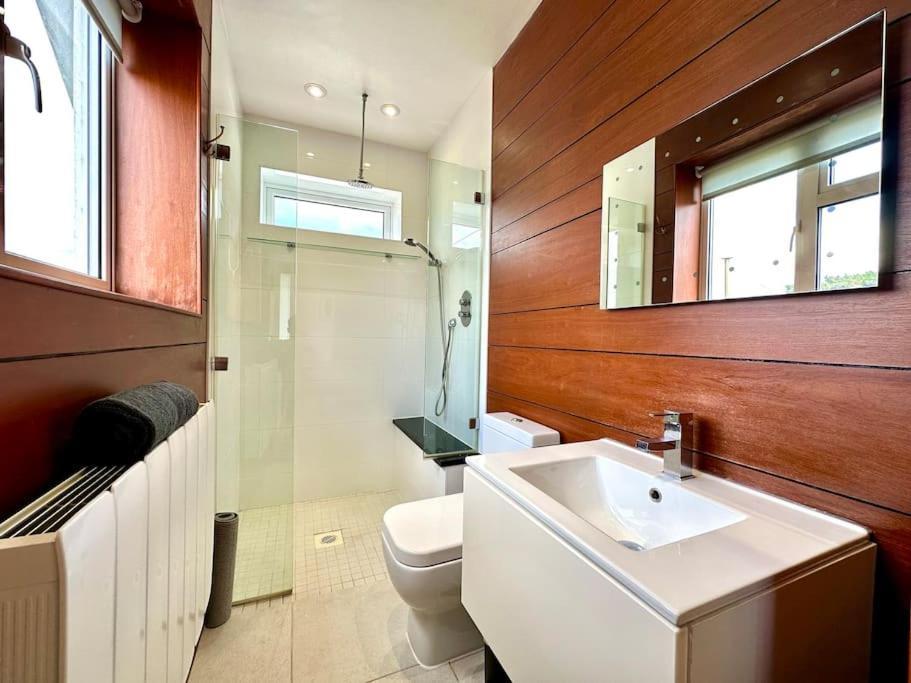 Stunning Panoramic Sea View Beach Location - Sleeps Up To 4 People - Free Parking - The Best Beach! - Great Location - Fast Wifi - Smart Tv - Newly Decorated - Sleeps Up To 4! Close To Bournemouth & Poole Town Centre & Sandbanks Exteriér fotografie