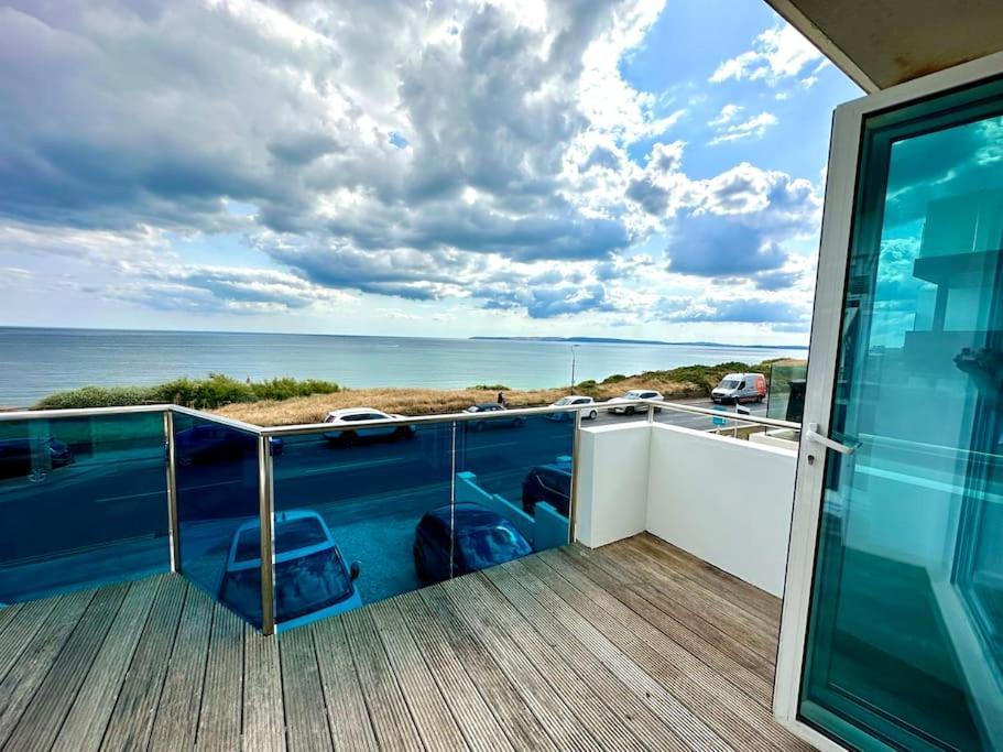 Stunning Panoramic Sea View Beach Location - Sleeps Up To 4 People - Free Parking - The Best Beach! - Great Location - Fast Wifi - Smart Tv - Newly Decorated - Sleeps Up To 4! Close To Bournemouth & Poole Town Centre & Sandbanks Exteriér fotografie